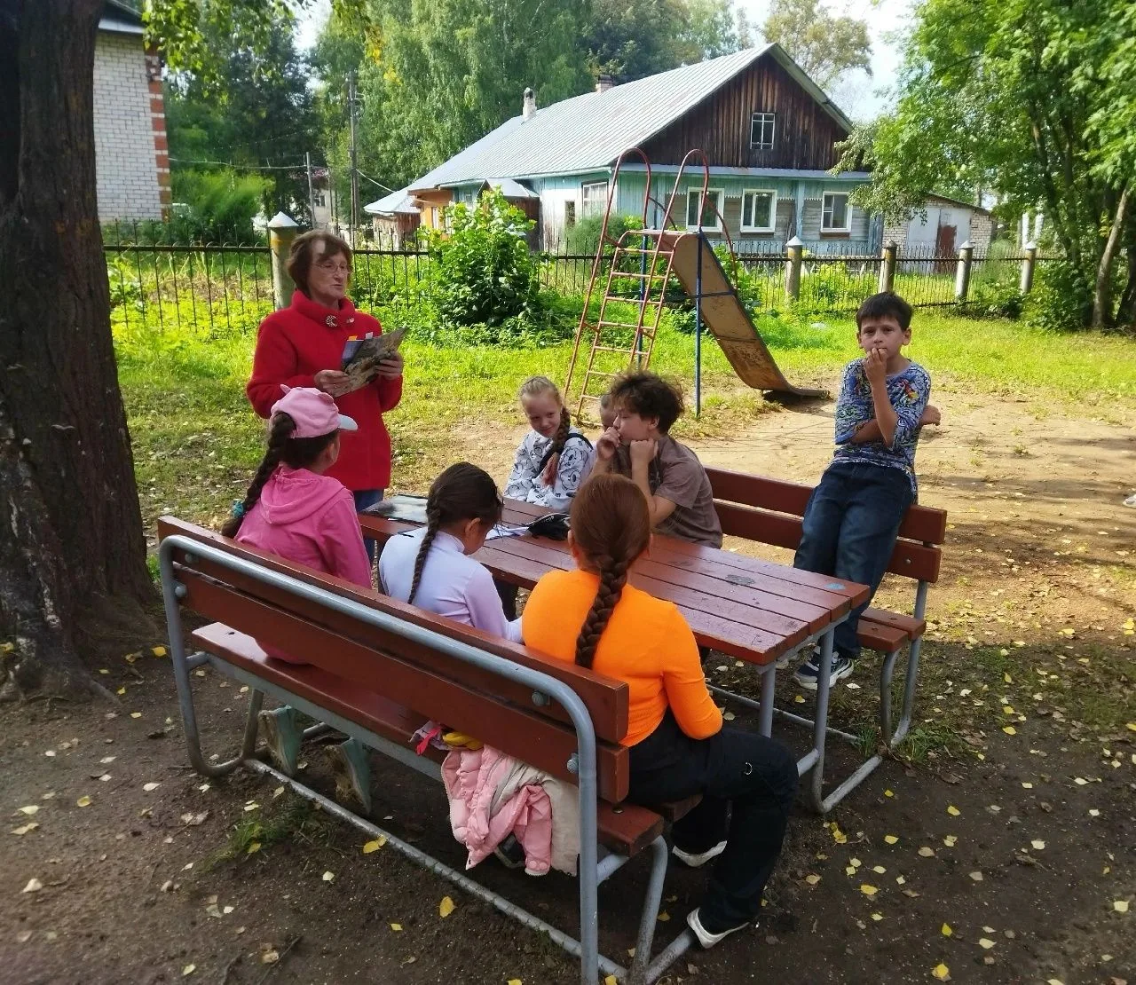 В чудесный праздник — 19 августа, День превращения в бабочку, — ребята на библио‑экспре...