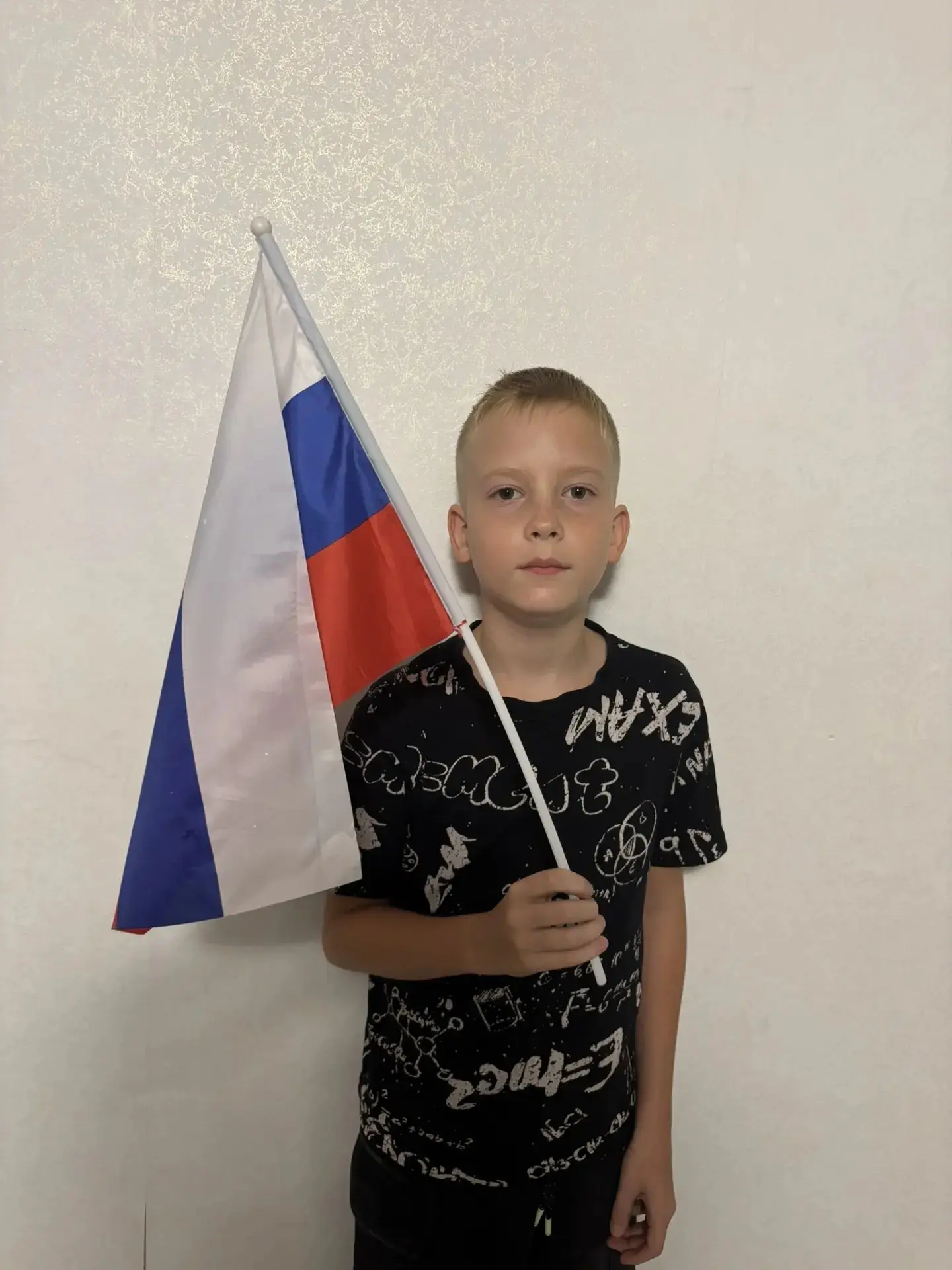 🎉 Фотокросс «Белый, синий, красный»: встречаем День флага вместе! 🇷🇺