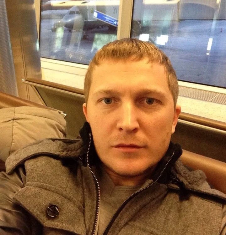 А это Алексей несколько лет назад)

• Со странной стрижкой (а кто тогда выглядел хорошо😅)

• Скупой