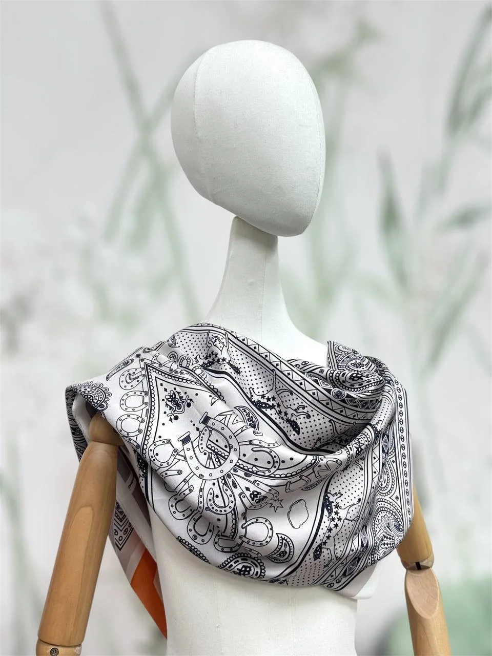 Есть подарки, которые никогда не выходят из моды🤍🧣