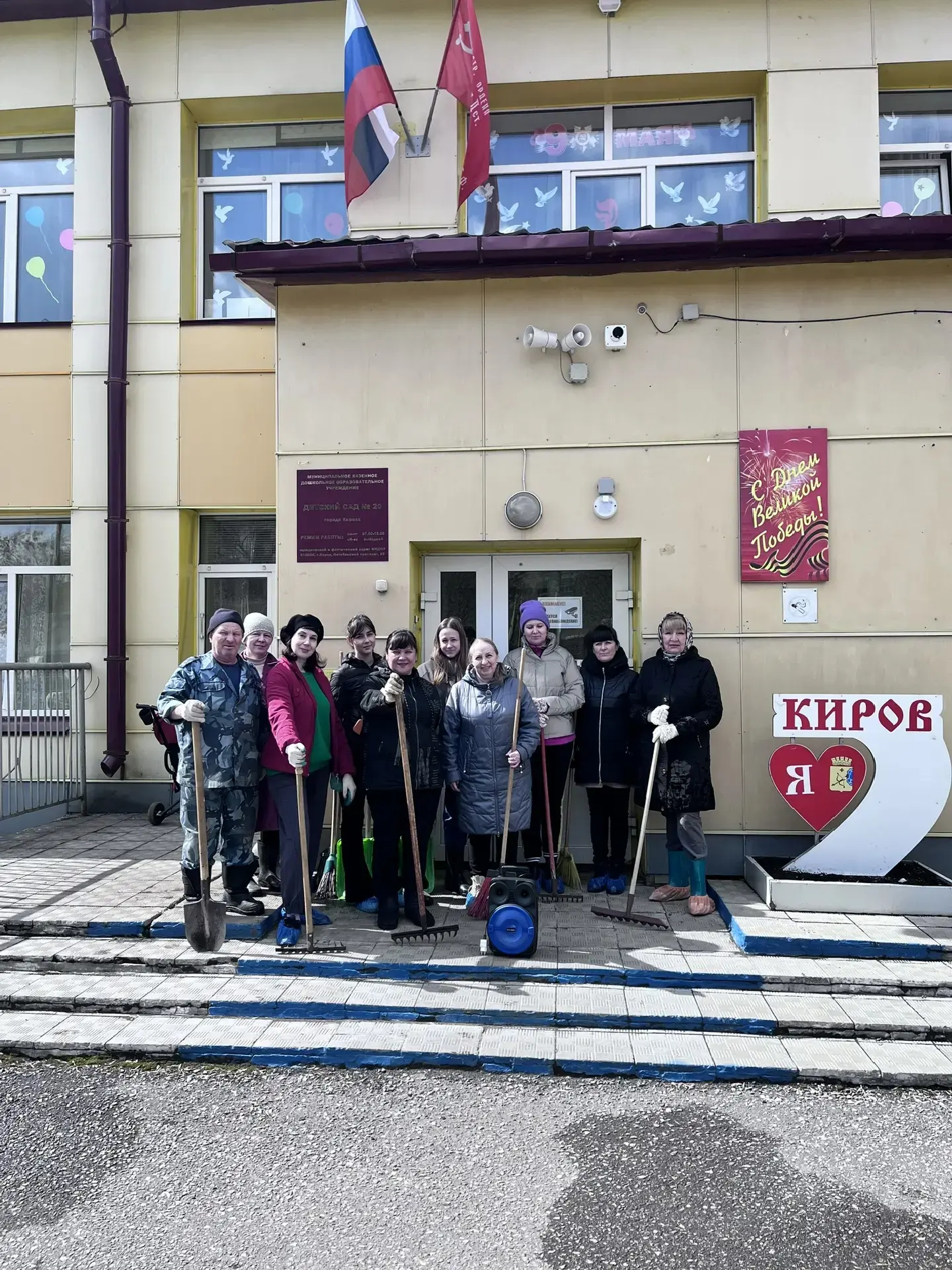 Субботник в детском саду: вместе делаем мир чище!☘

В нашем детском саду прошел традиционный весенни
