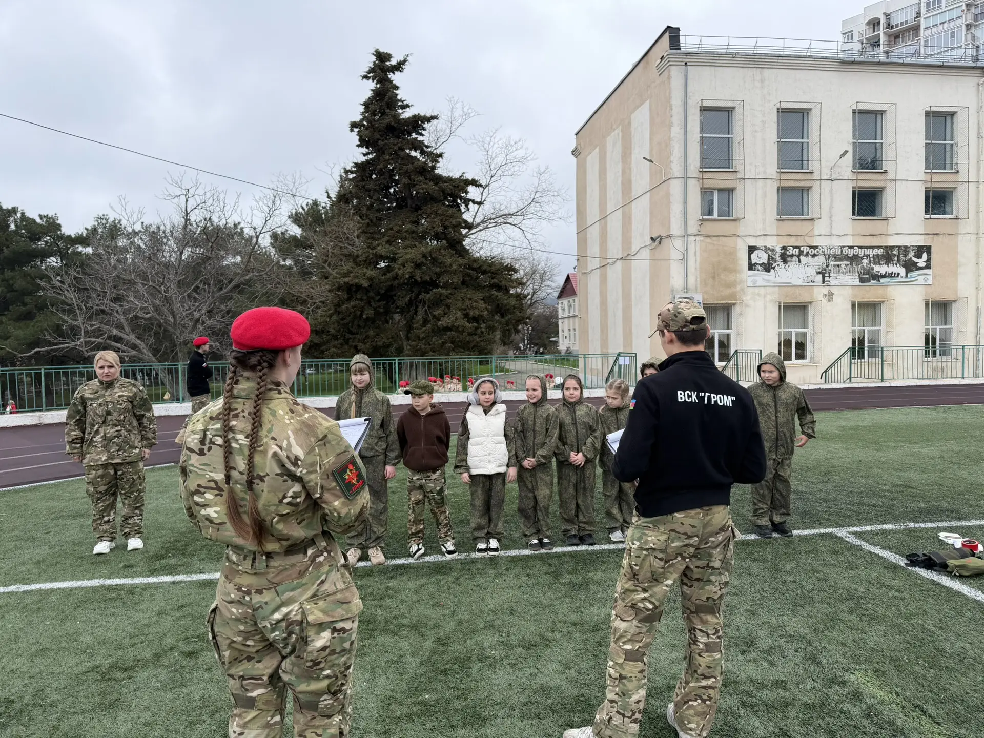 Вчера на базе МБОУ СОШ №4 имени А.В. Суворова состоялись городские военно-спортивные соревнования «О