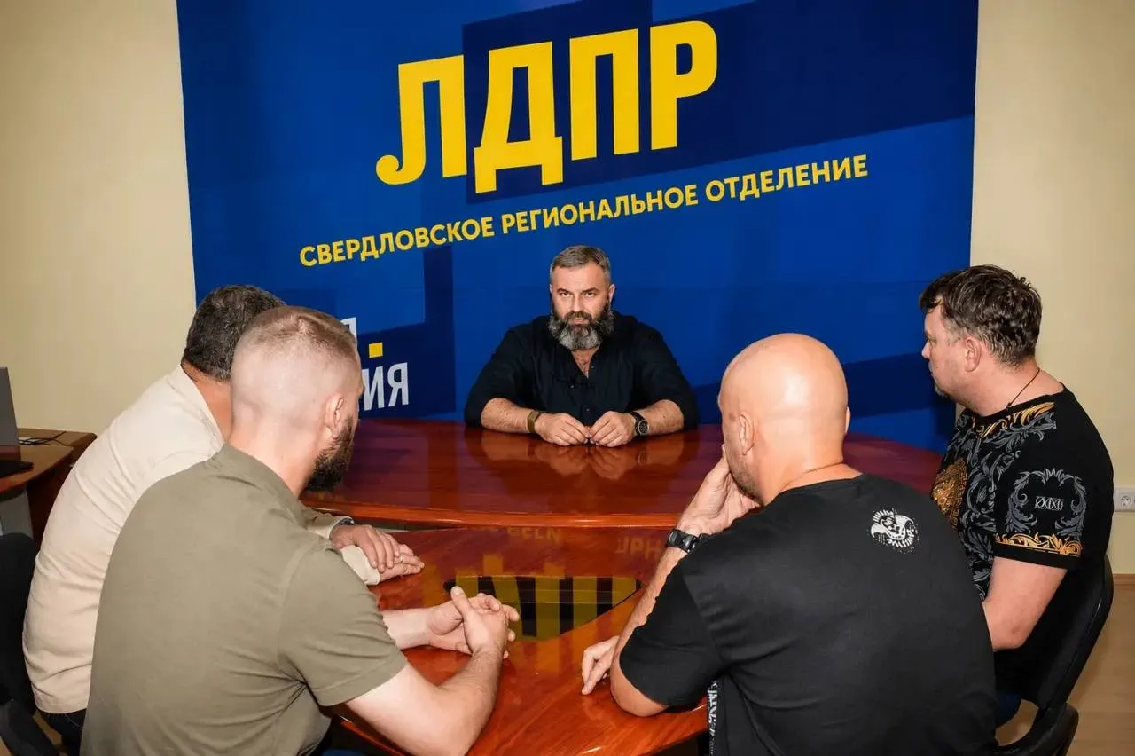 Провёл в Екатеринбурге круглый стол по «Наказу уральского мужика», который собирает ЛДП...