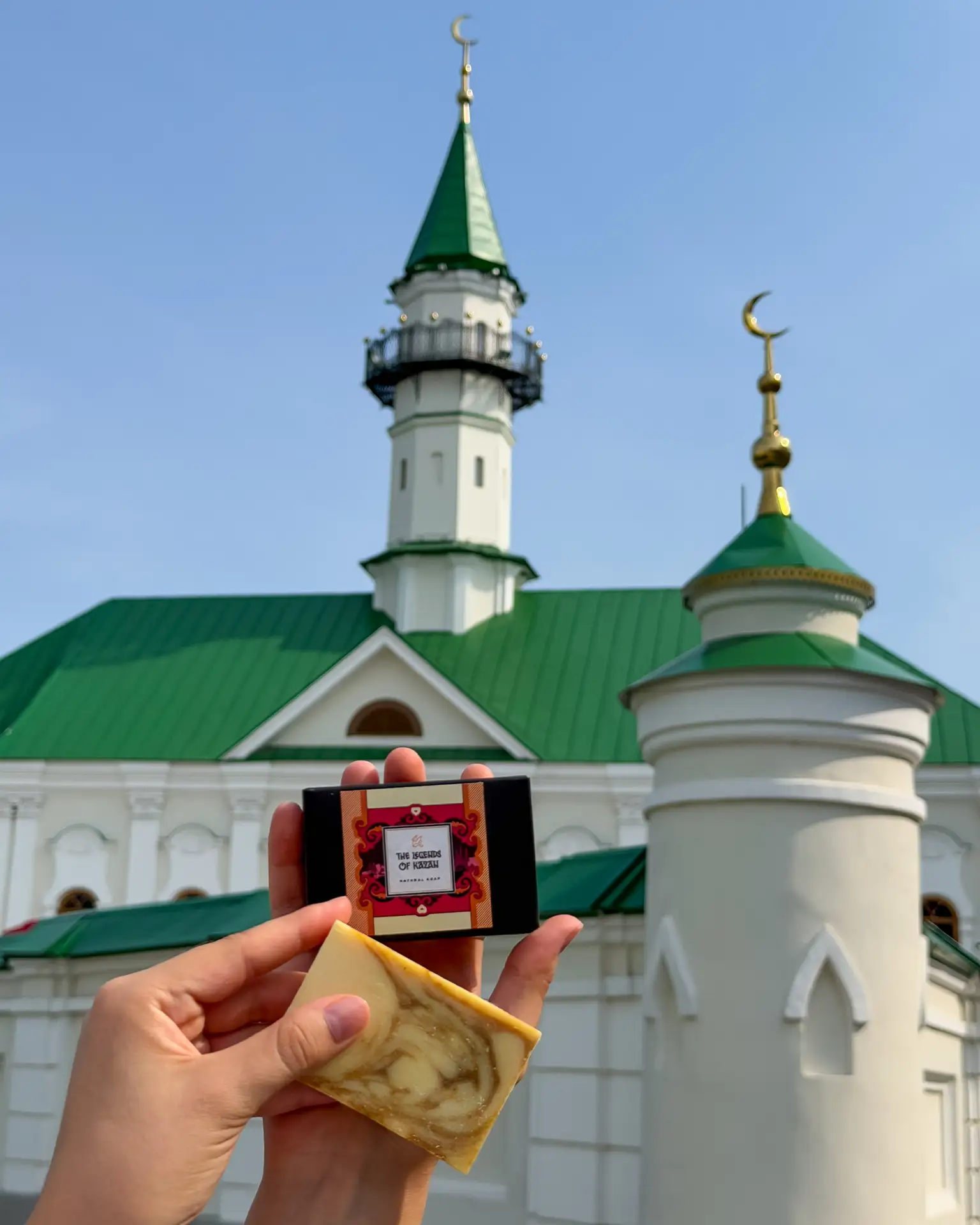 Познакомиться с традициями других народов можно по-разному.