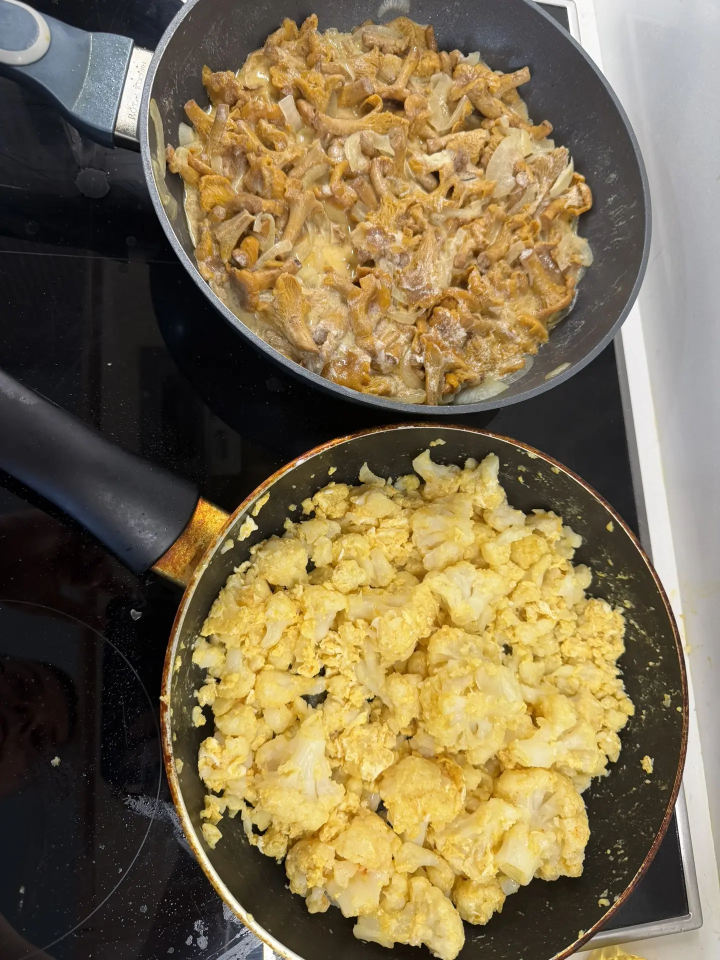 Цветная капуста с яйцом и лисички с луком и сметаной🤤