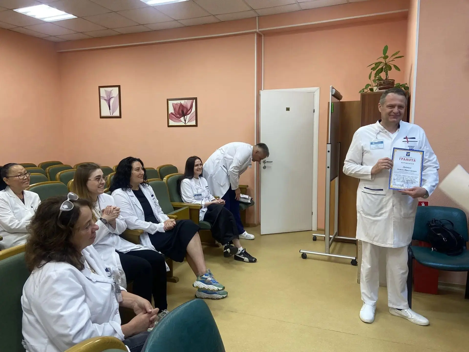 📍Поздравляем с профессиональным праздником!
Глава управы района Измайлово Довбня Михаил Владимирови