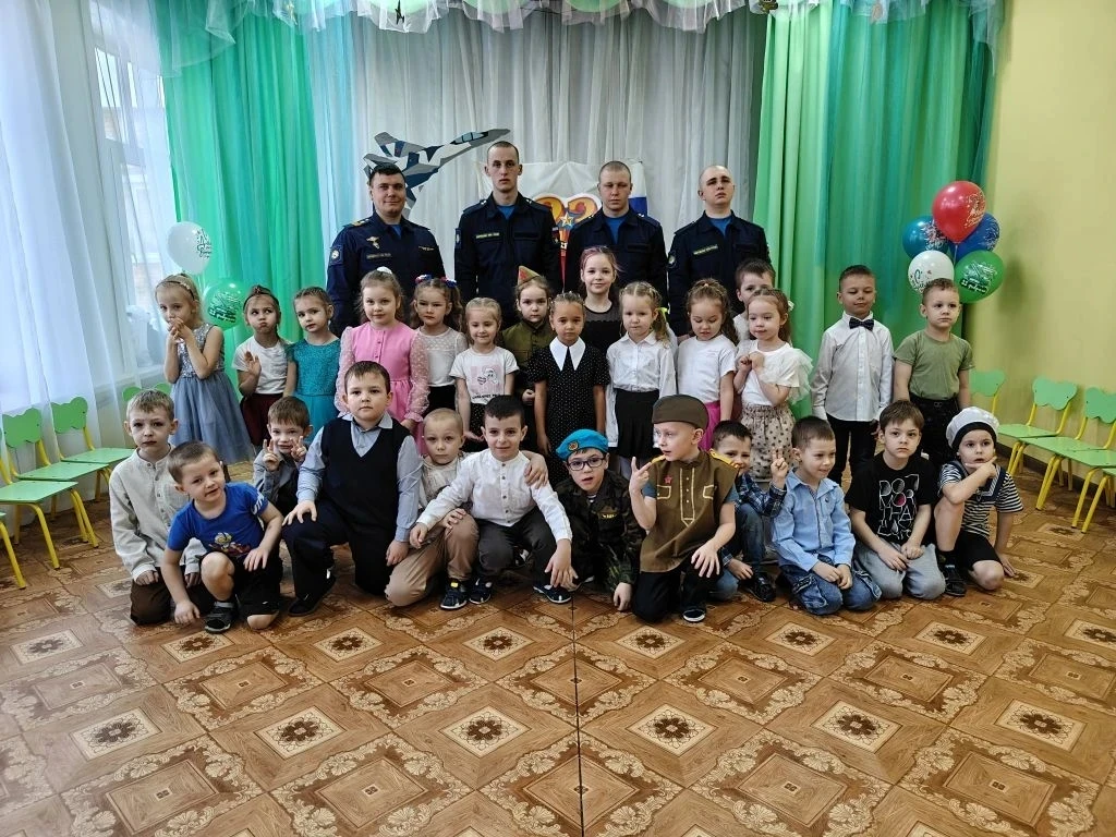 В нашем детском саду прошло очень значимое событие – к нам в гости пришли военные.
