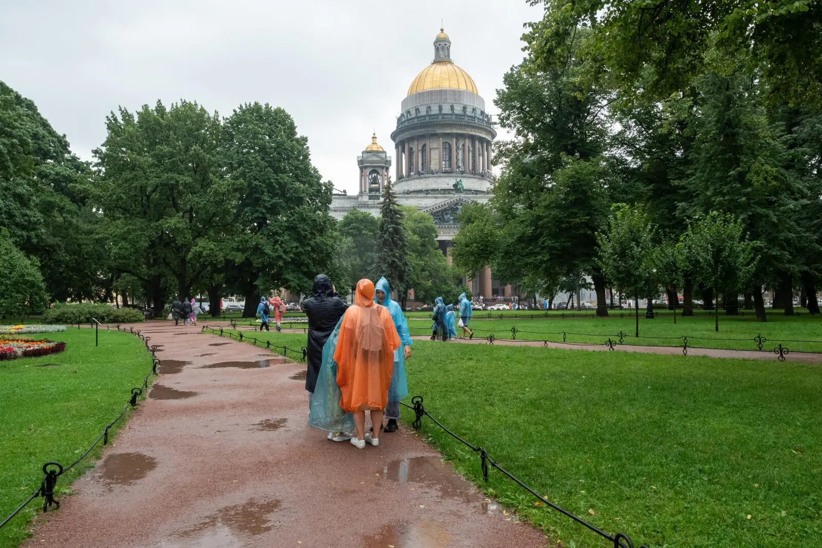 Холод, дожди и ветер: синоптик Колесов рассказал о погоде в Петербурге в ближайшие дни