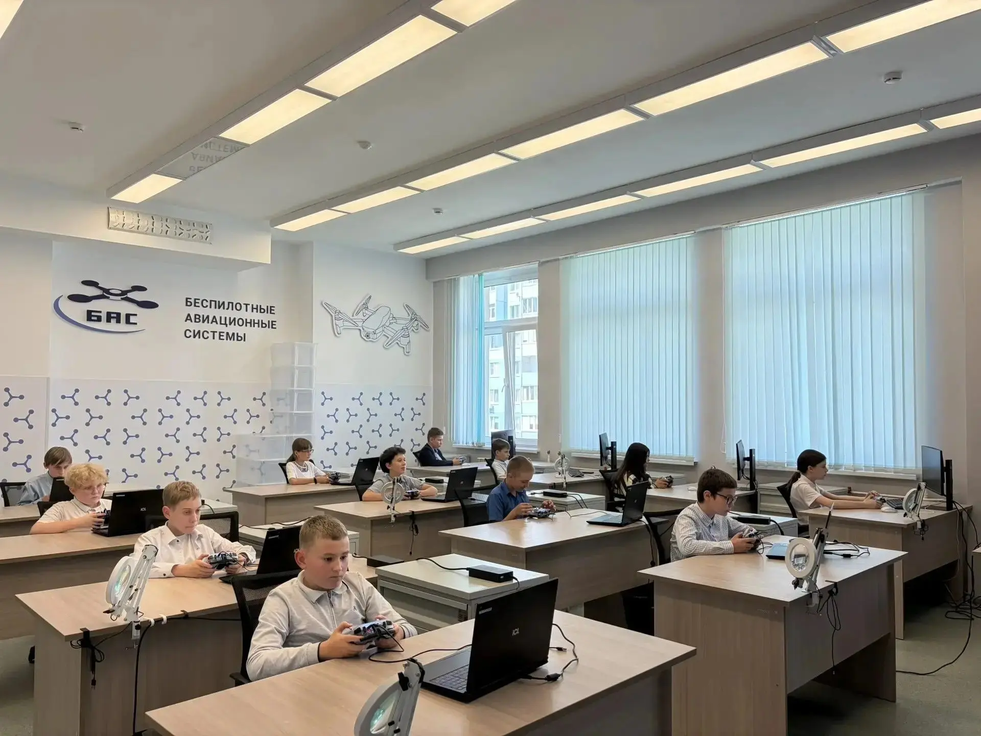 Знакомство с миром БАС продолжается  Для обучающихся 4-5 классов в классе беспилотных авиационных си