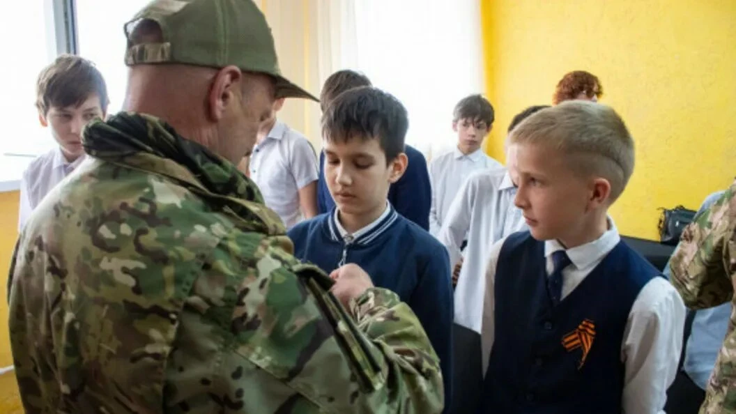 🎓 Участников СВО будут приглашать на школьные линейки 1 сентября