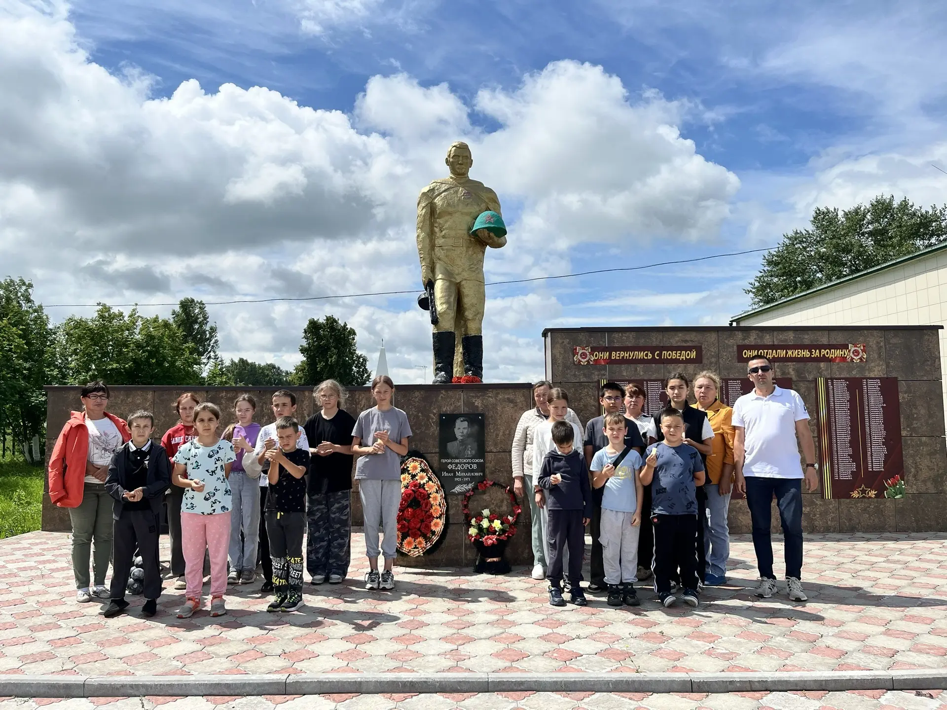 День памяти и скорби в лагере «Колокольчик»

Сегодня в пришкольном лагере «Колокольчик» весь день бы