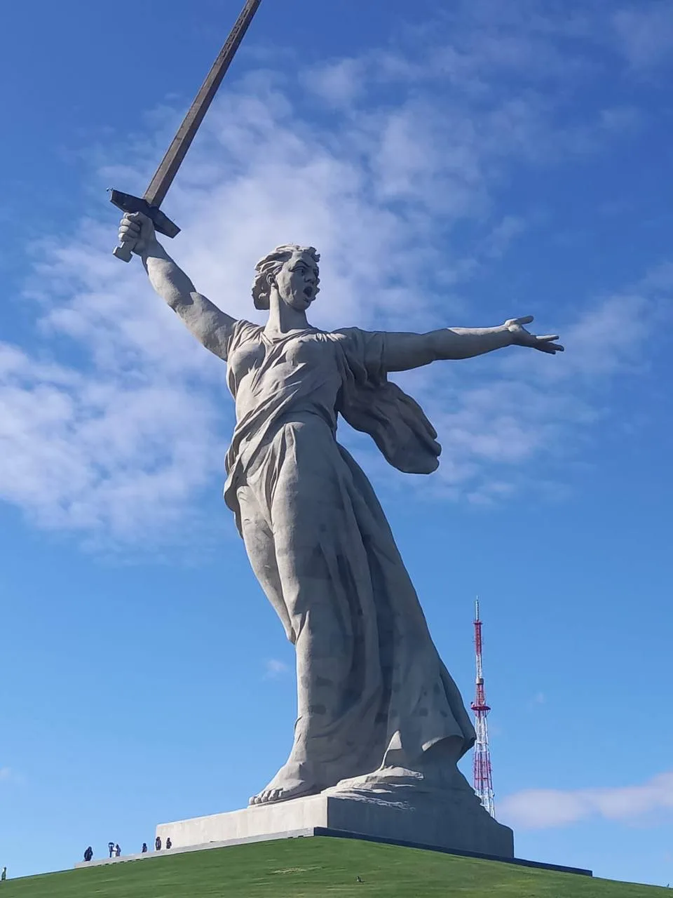 📍Приглашаем в Волгоград — город великой реки и великой победы.