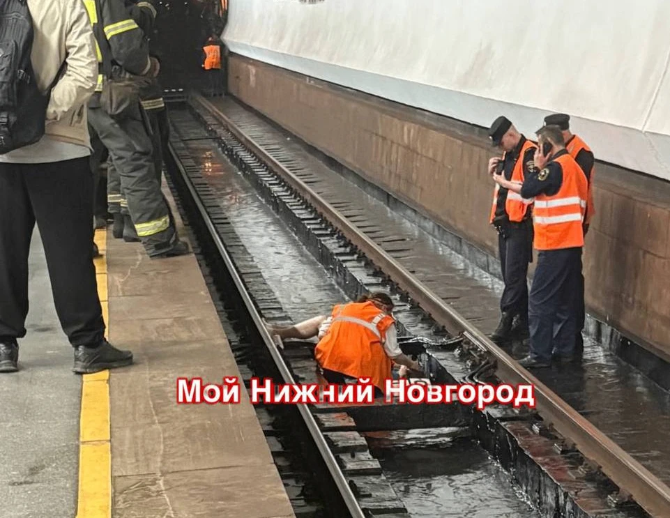 Упавшую на рельсы метро девушку госпитализировали

Как сообщили Стационар-Пресс на станции скорой ме