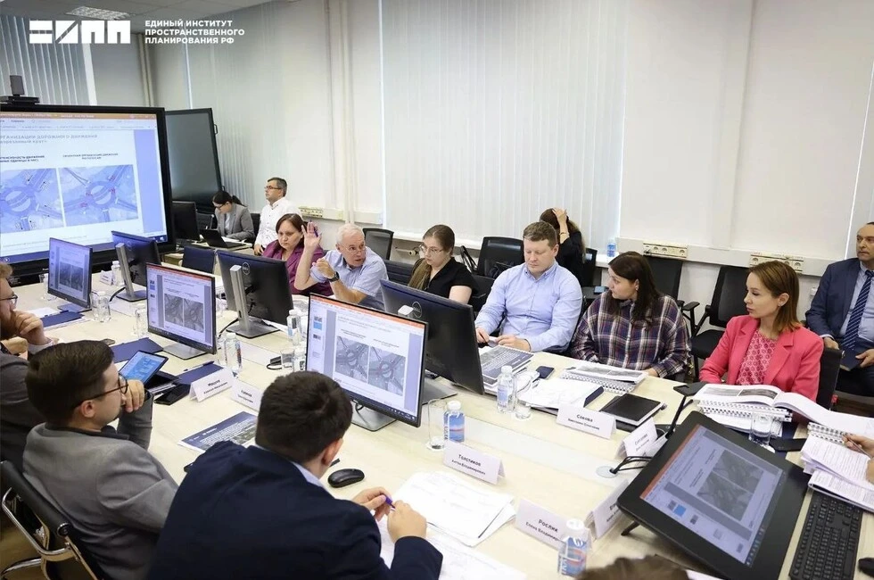 ЕИПП представил предложения по развитию транспортной сети ДНР

Более 270 км новых автодорог планирую