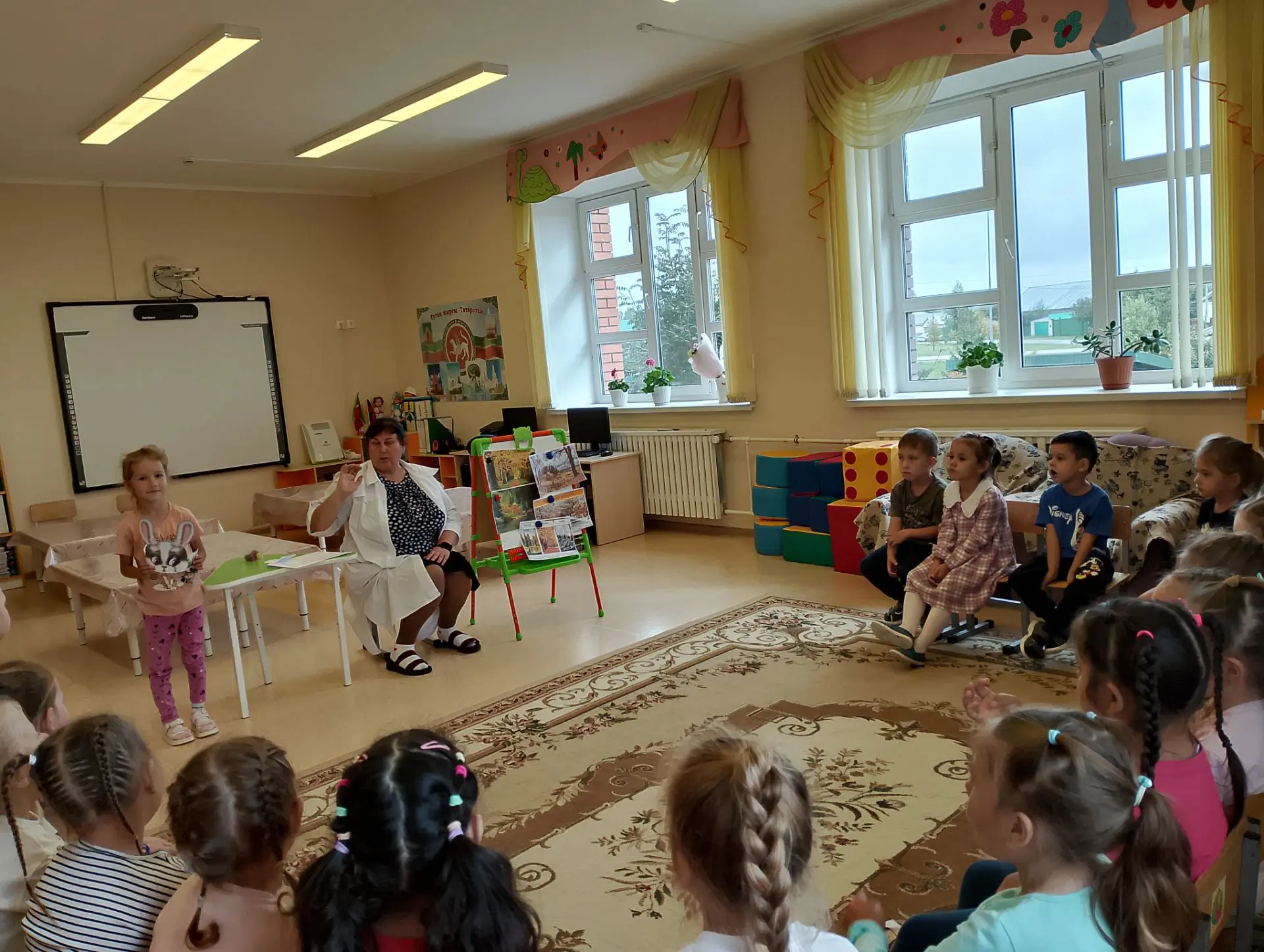 Зурлар төркемендә  танып белү эшчәнлеге узды.  Балалар көз ел фасылы турындагы белемнәр...