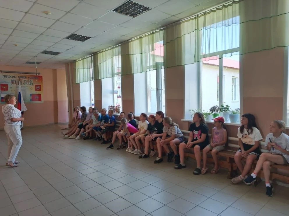 В пришкольном лагере ко Дню России традиционно прошла насыщенная программа, направленная на воспитан