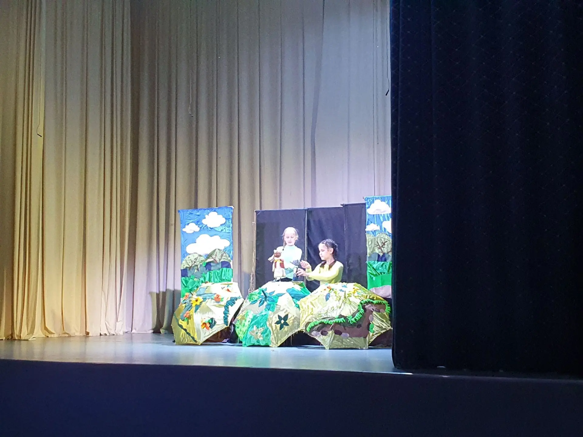 |ОТЧЕТНОЕ МЕРОПРИЯТИЕ ТЕАТРА КУКЛЫ И АКТЕРА "ФОНАРЬ"|

🎭В воскресенье, 14 июня, театр куклы и актёр