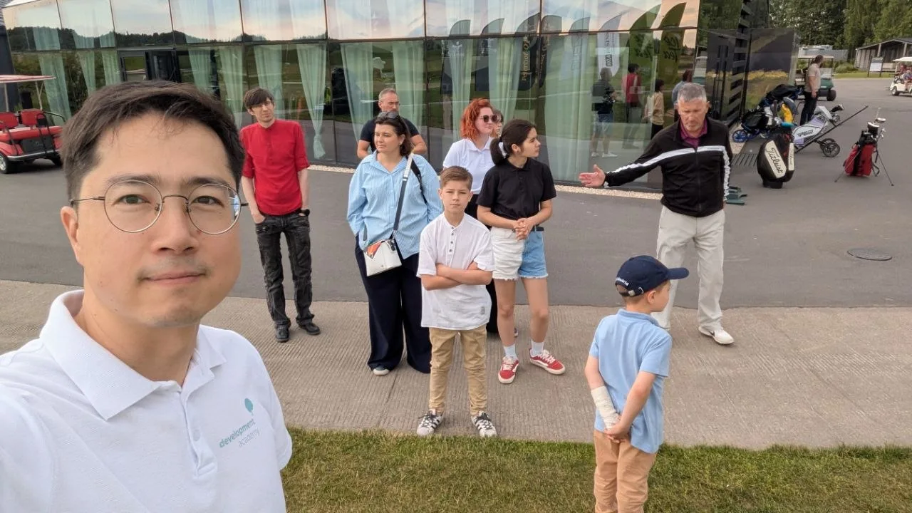 После длинных выходных не будем о сложном. Просто фотки: команДА на "семейном" корпоративном гольфе.