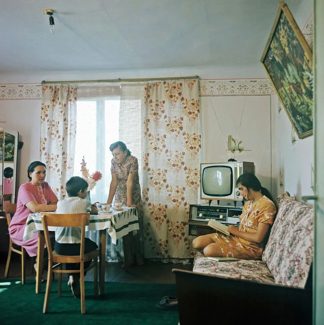 В доме колхозников села Ружницы, Молдавия, 1975 год.