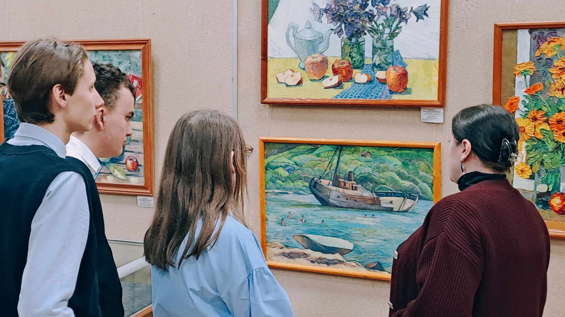 👩‍🎨 Выставка «Луч солнца золотой» (6+) для Центра образования «Ступени» и лицеистов П...