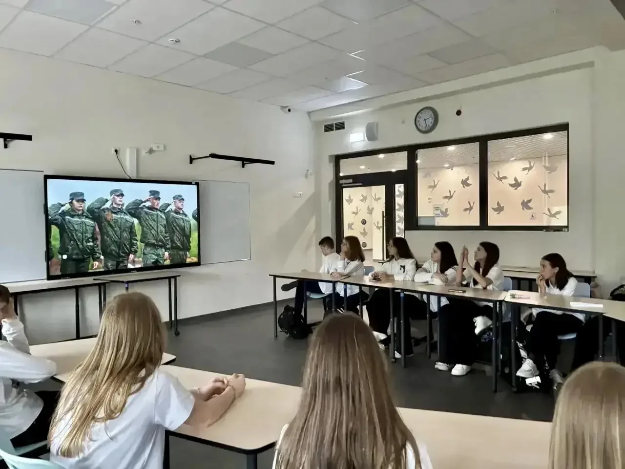 КИНОПОКАЗЫ   🎬 Друзья! В нашем Образовательном квартале продолжается проект «Кино в школе», и накану