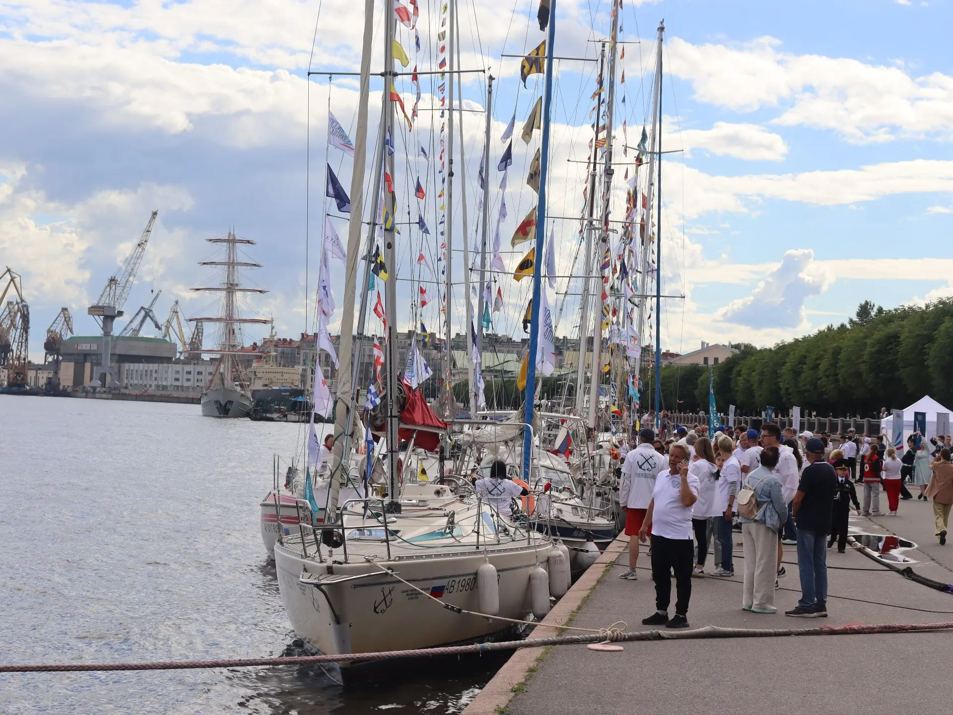 Поднять паруса! В дальний морской поход из Петербурга в Калининград отправились парусные яхты⛵️

Меж