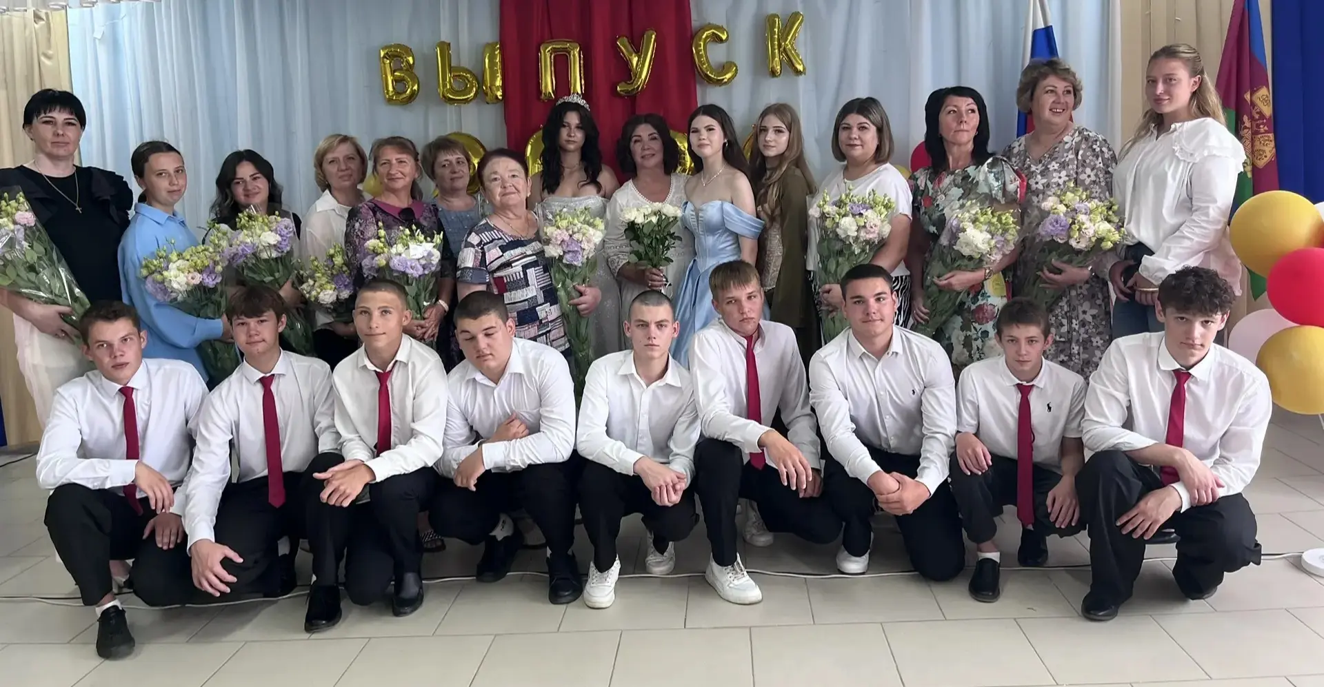 В школе № 53 прошла торжественная церемония вручения аттестатов девятиклассникам

  30 июня 2026 год