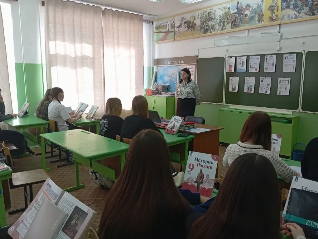 НЕДЕЛЯ МОЛОДОГО ИЗБИРАТЕЛЯ!В рамках недели молодого избирателя, для учащихся 8Б класса была организо
