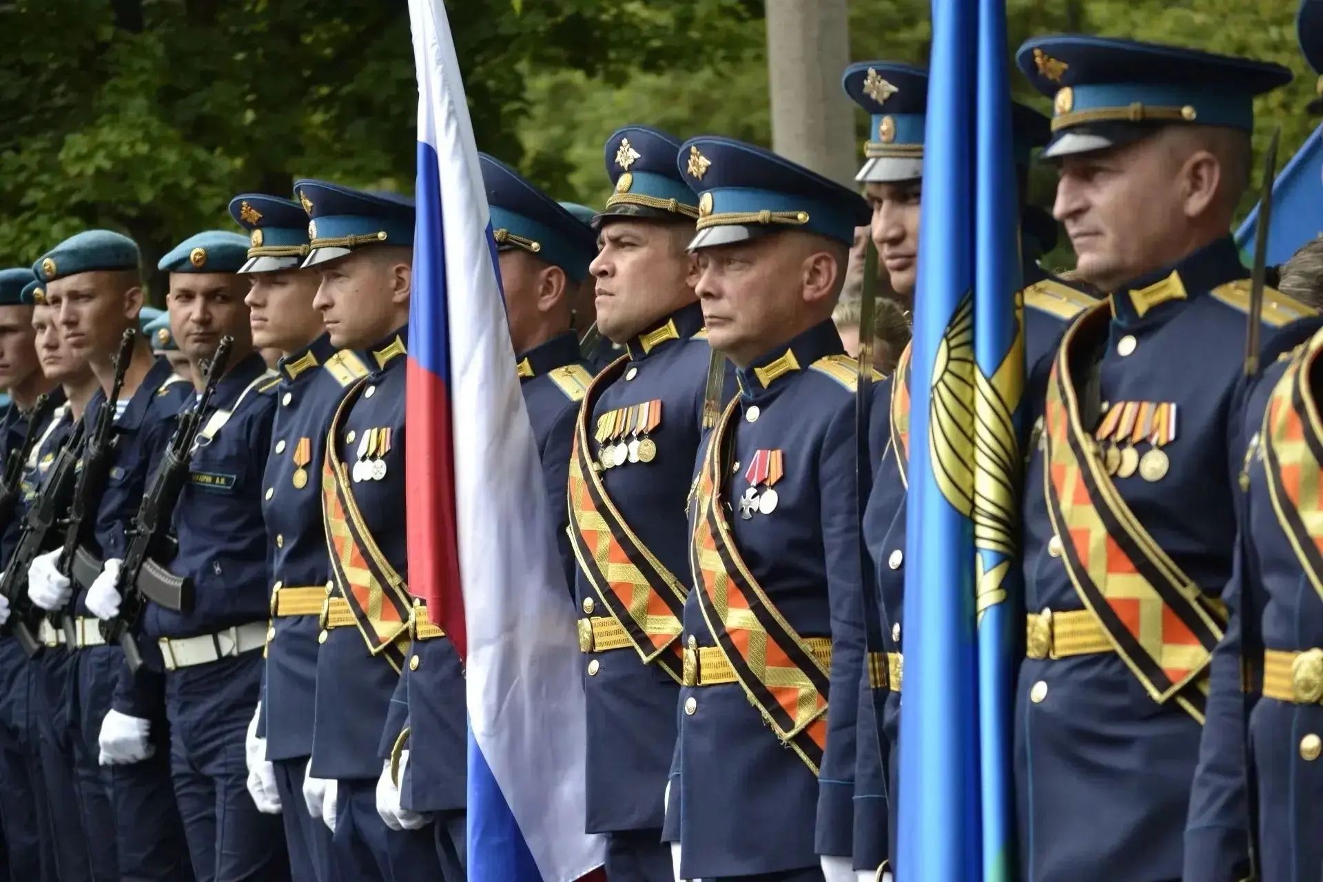 78-ю годовщину отмечает 217-й гвардейский парашютно-десантный Ивановский полк. Он был с...