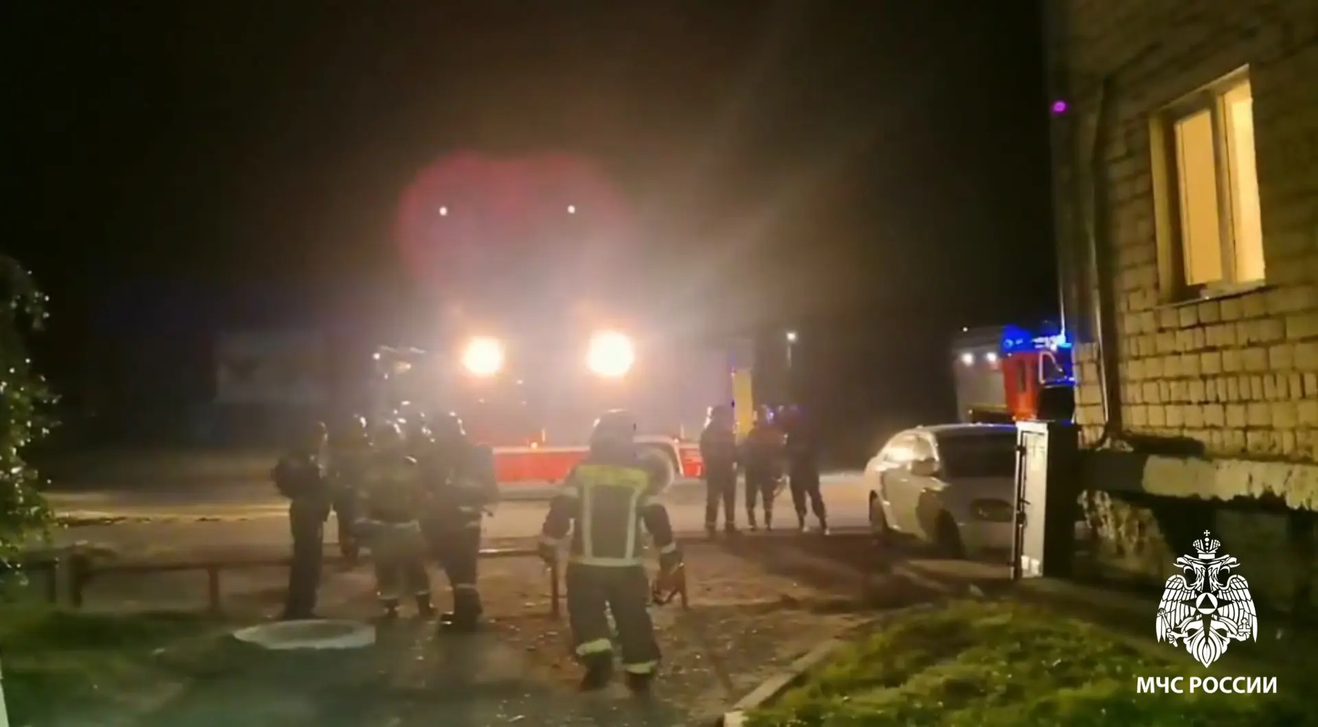 Спасение двух и эвакуация 77 человек: ликвидирован пожар в общежитии Тувинского государ...