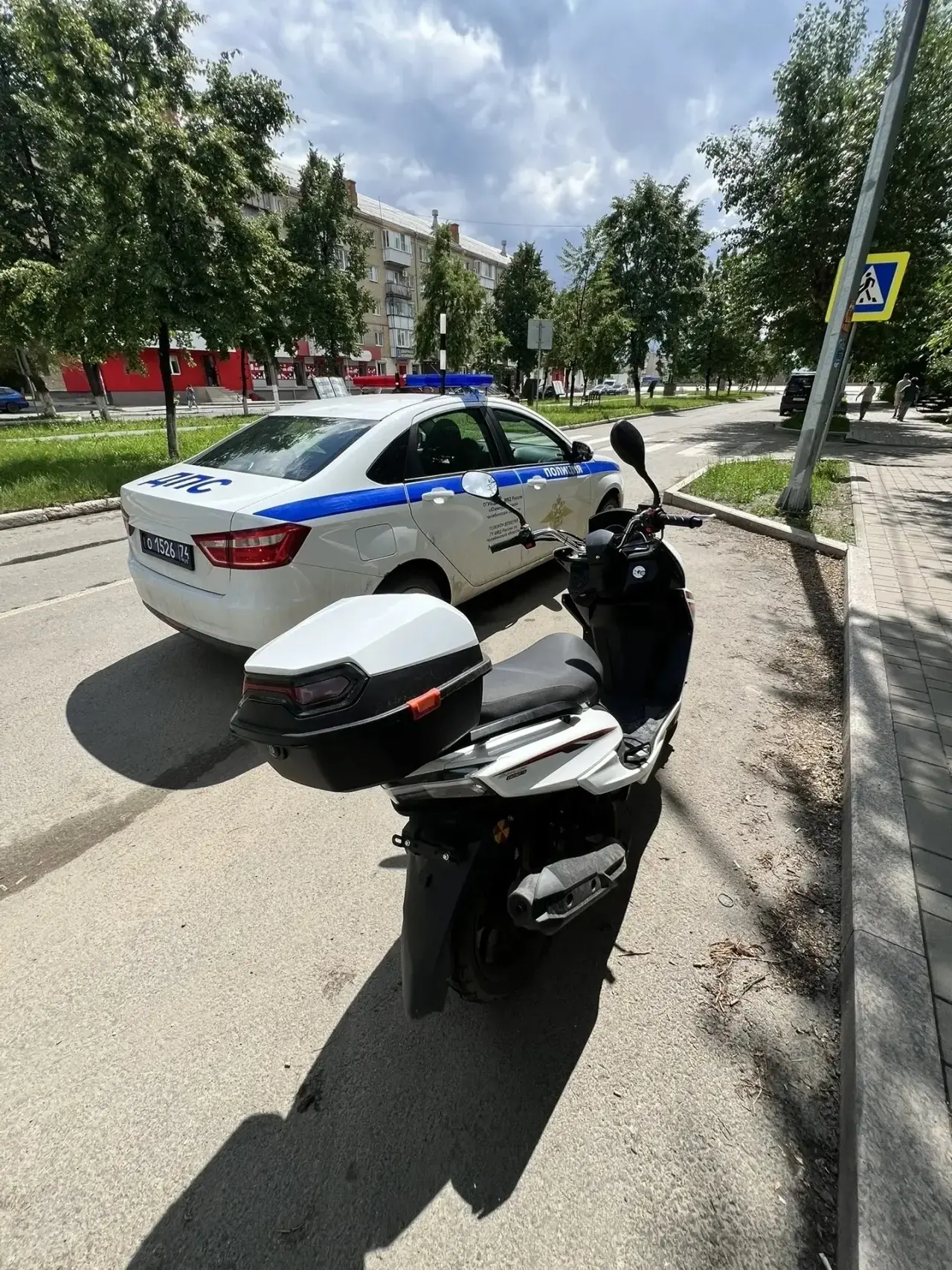 В Южноуральске сотрудники ДПС остановили девочку подростка за рулём скутера 

Инцидент произошёл 15 