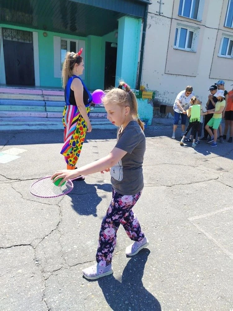 У весёлой детворы