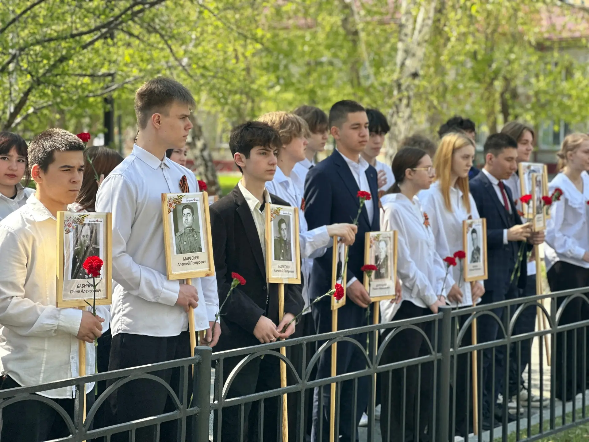 В преддверии великого Дня Победы ученики 9‑х классов приняли активное участие в памятном мероприятии