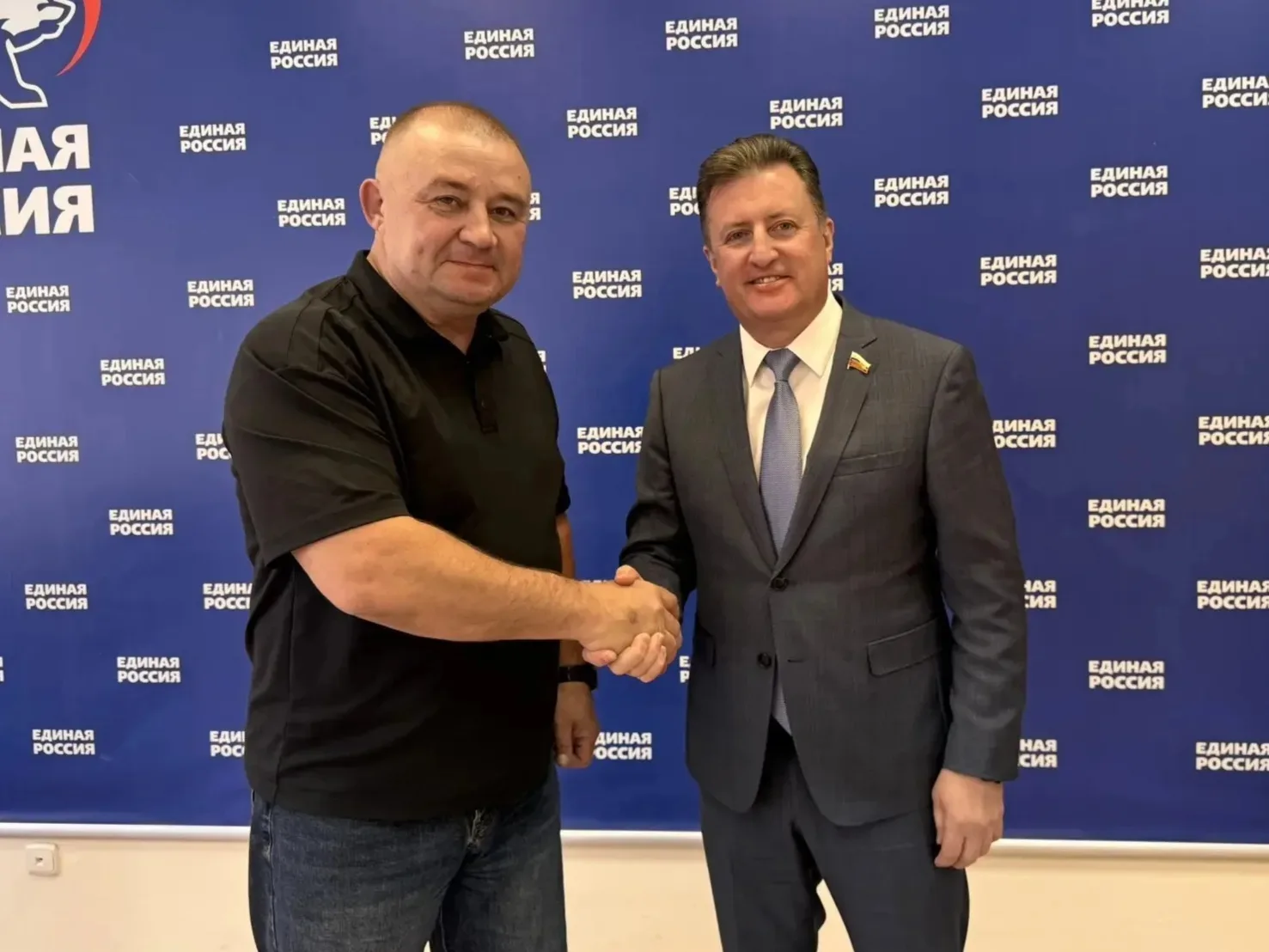 Поздравил финалиста проекта «Герои Русского Севера» Александра Борисовича Зайцева с успешной защитой