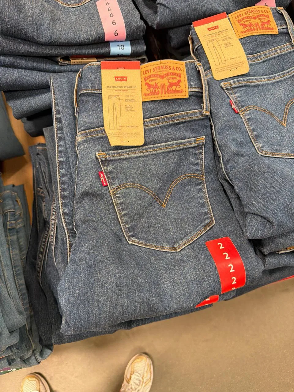 Женские джинсы Levis 26-34