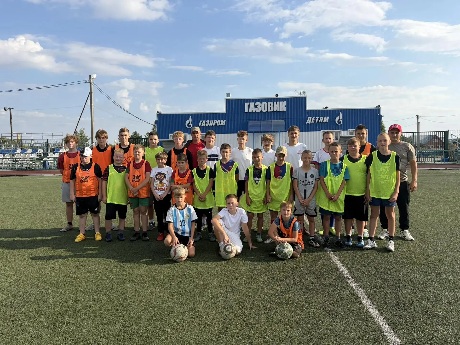 🏟 Товарищеский матч на стадионе «Газовик»: тренировка в условиях реальной игры ⚽