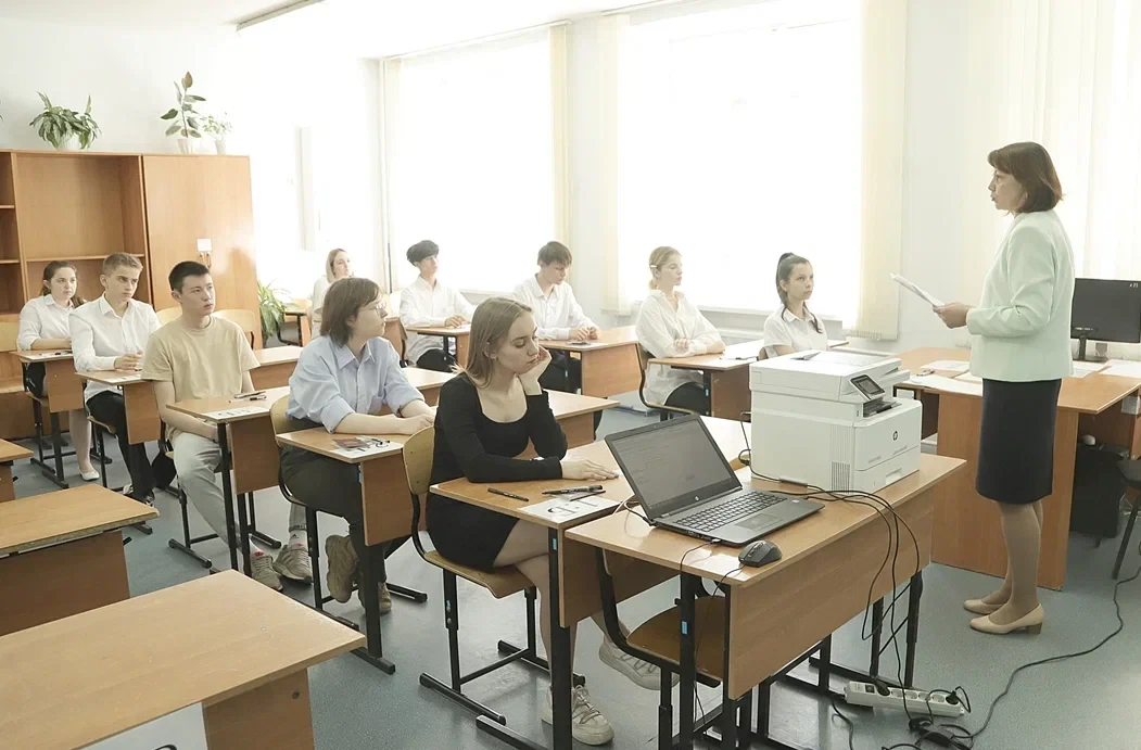 Для учителей запустили бесплатные курсы по ИИ