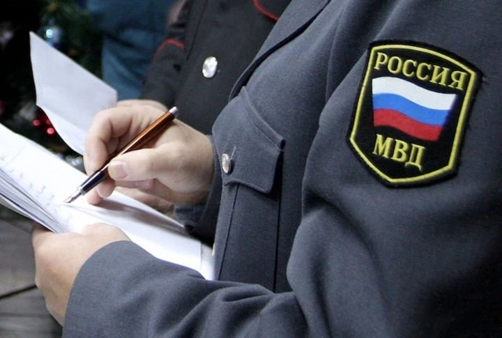 В Гае предприниматель попал под раздачу из-за нелегальных работников.   Сотрудники миграционной служ