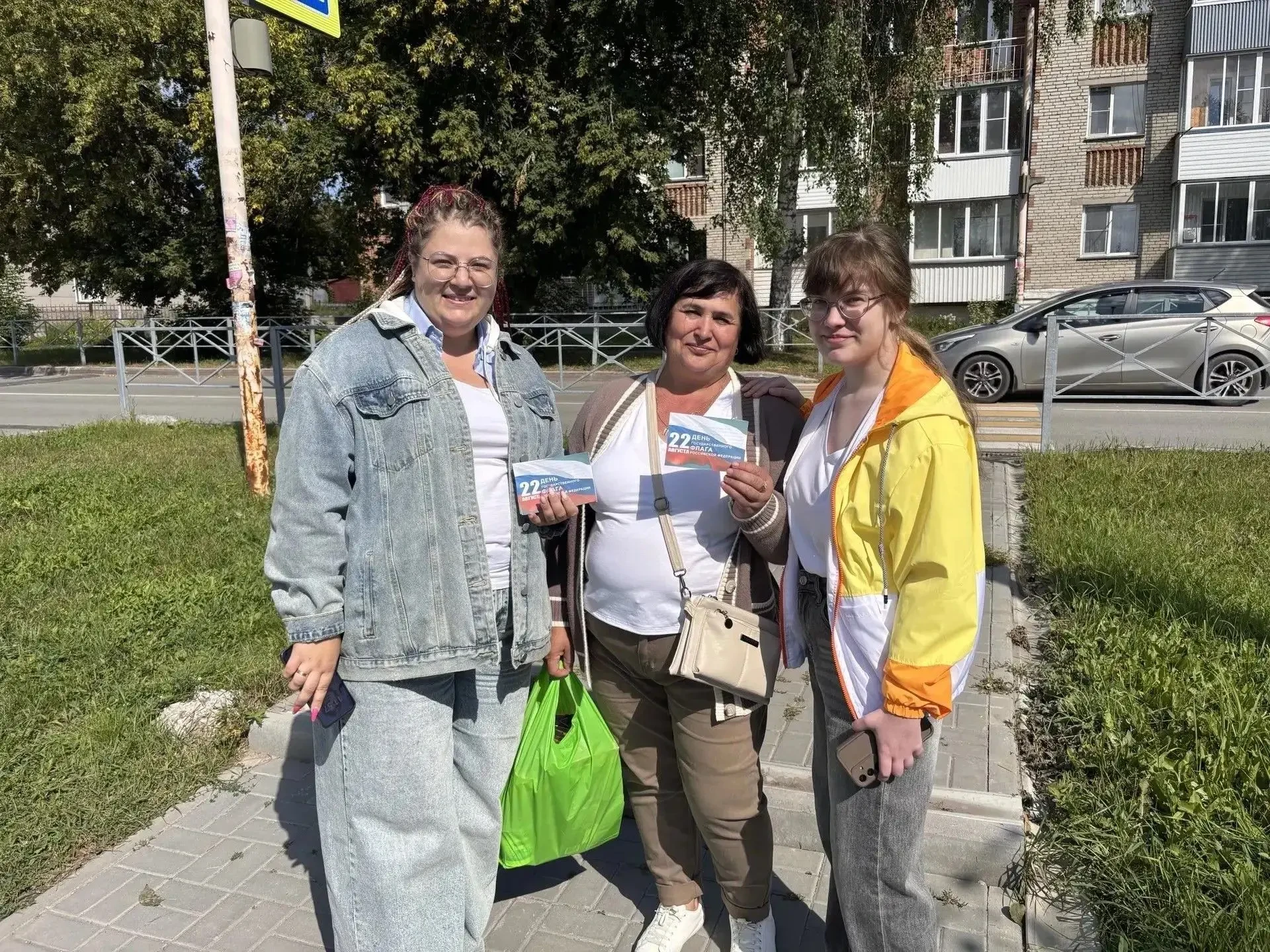 🇷🇺 21 августа в посёлке Колывань прошла праздничная акция, приуроченная ко Дню Госуда...
