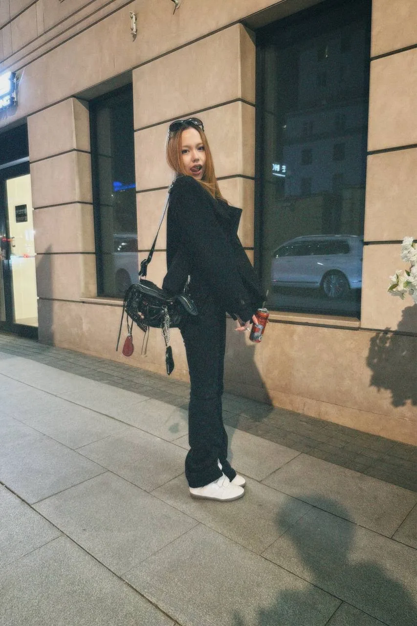 на фильм сходили, в хорошую погоду погуляли, вкусно поели