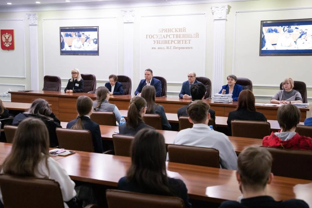 На площадке университета прошел региональный этап Всероссийской олимпиады школьников по английскому 