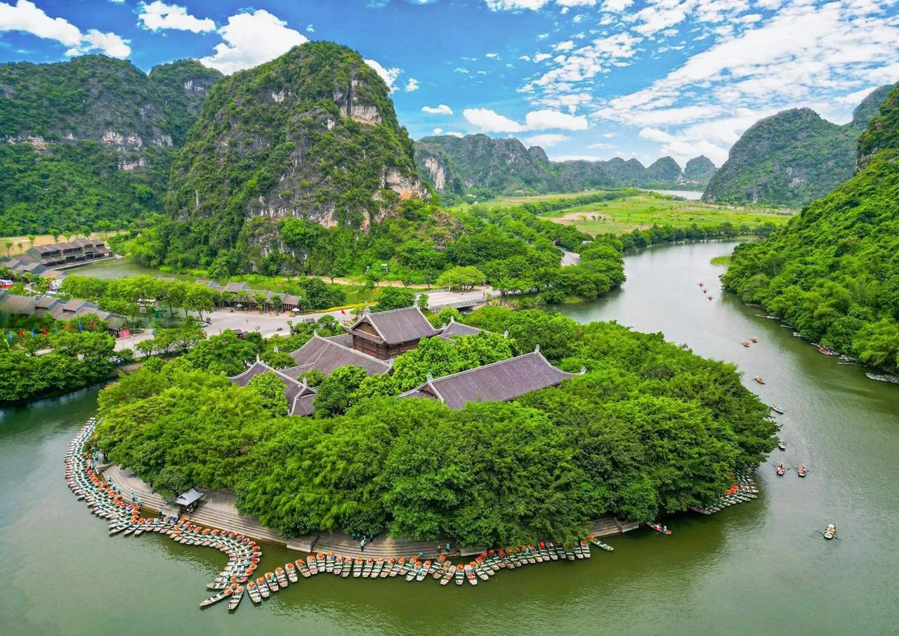 Ландшафтный комплекс Чанган, Вьетнам 🇻🇳  🔹 Это уникальный природный и культурный объект во вьетнамск
