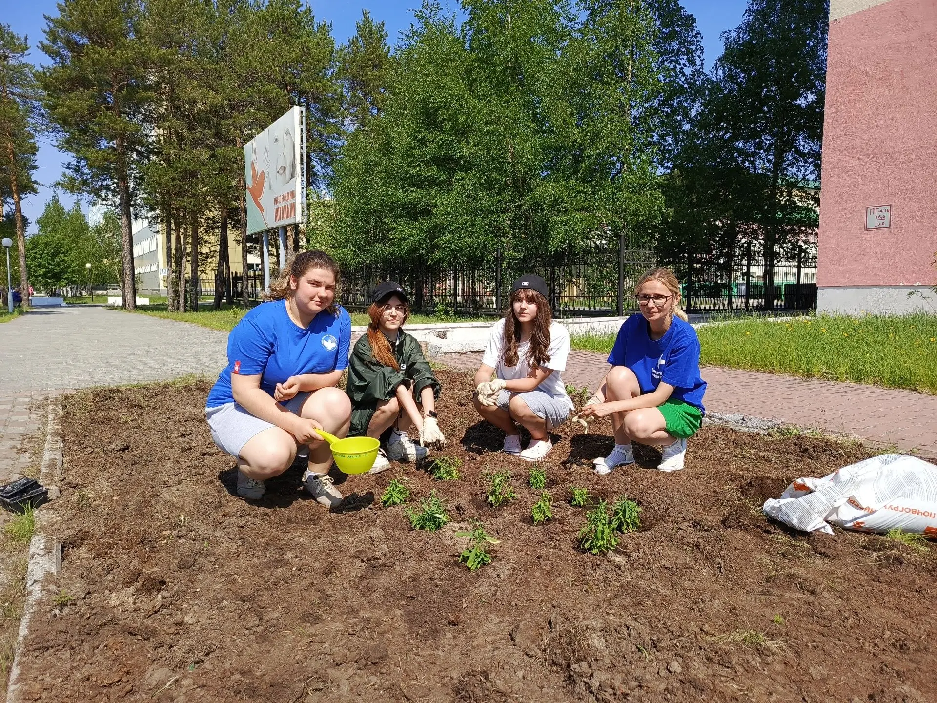 🌸 В нашем роддоме расцветает красота!
 
Сегодня к нам в гости приехали активисты движения «Волонтер