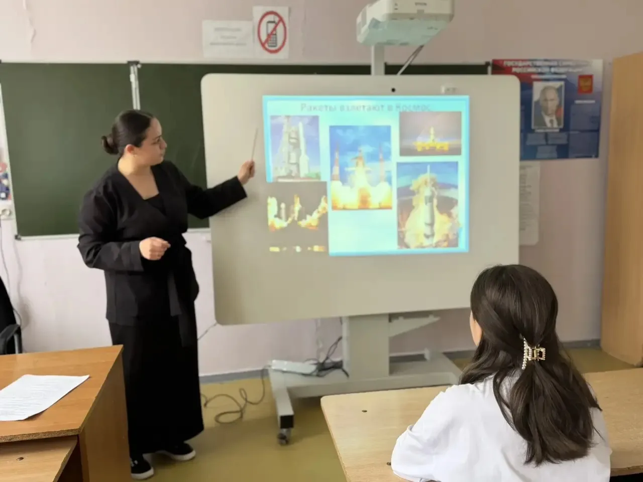 🚀 В преддверии Дня космонавтики классный руководитель(Чагарова С.М.) 8 «В» класса провела тематическ