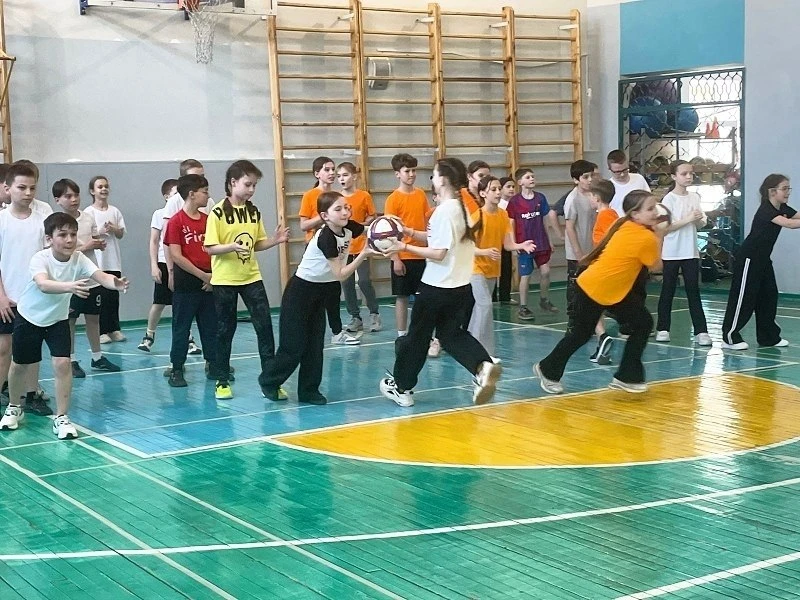 Маленькие чемпионы большой страны! 🏃‍♂️💨  Пока старшие лицеисты трудились на мастер-классах и суббот