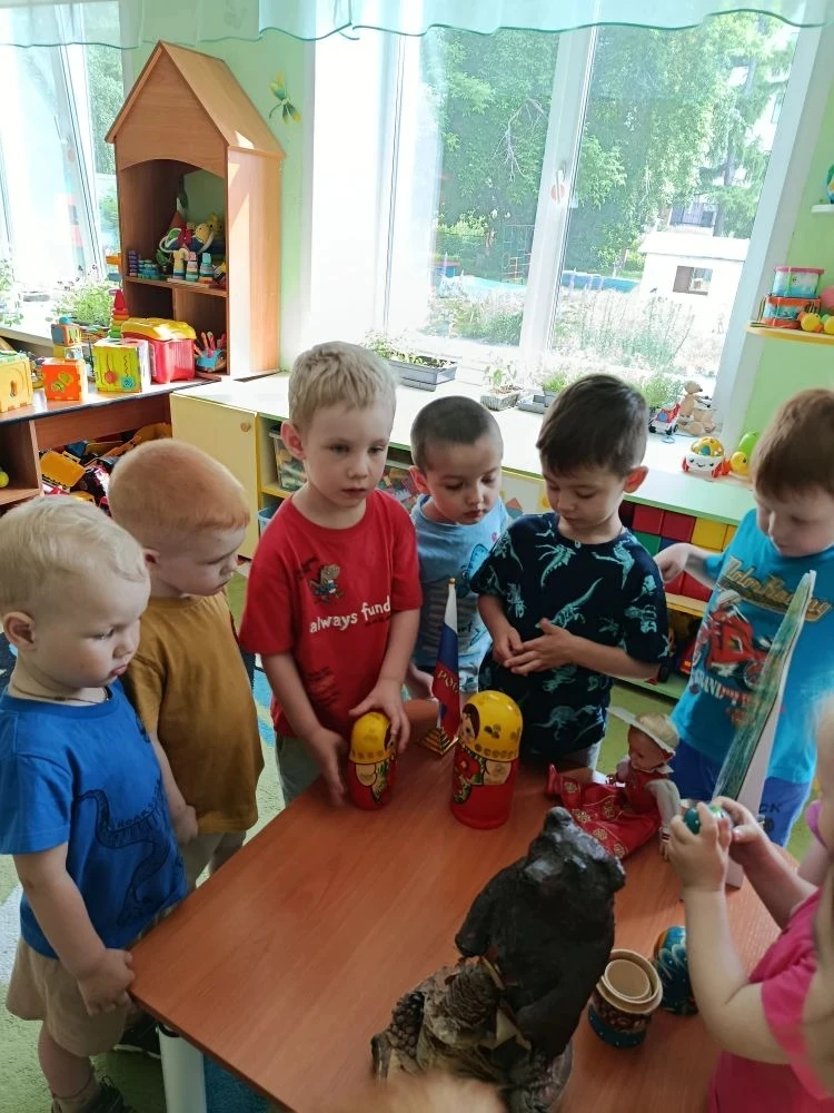 С любовью к России! Наши малыши отмечают праздник 🇷🇺

В преддверии Дня России в 1 младшей группе п