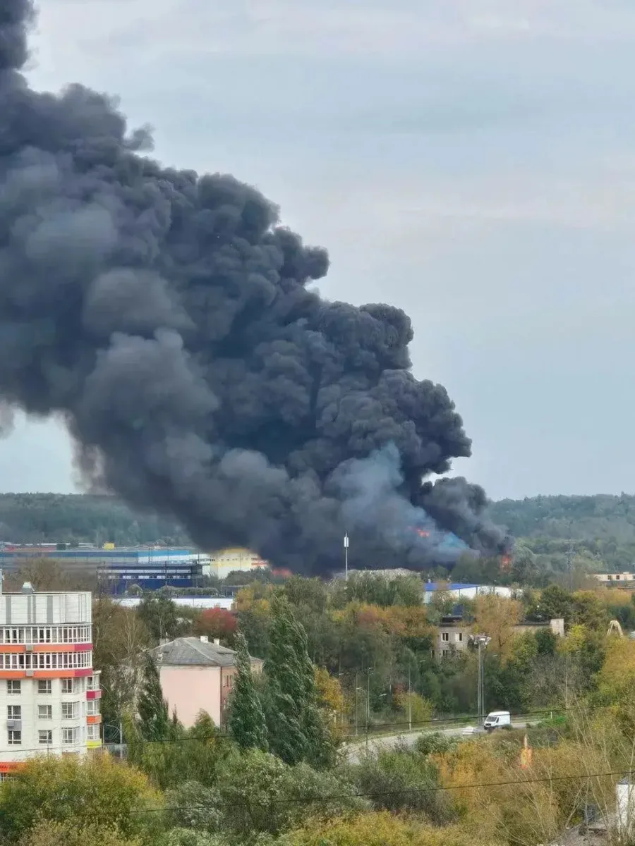 😱 В Щелково горит мусоросортировочная станция