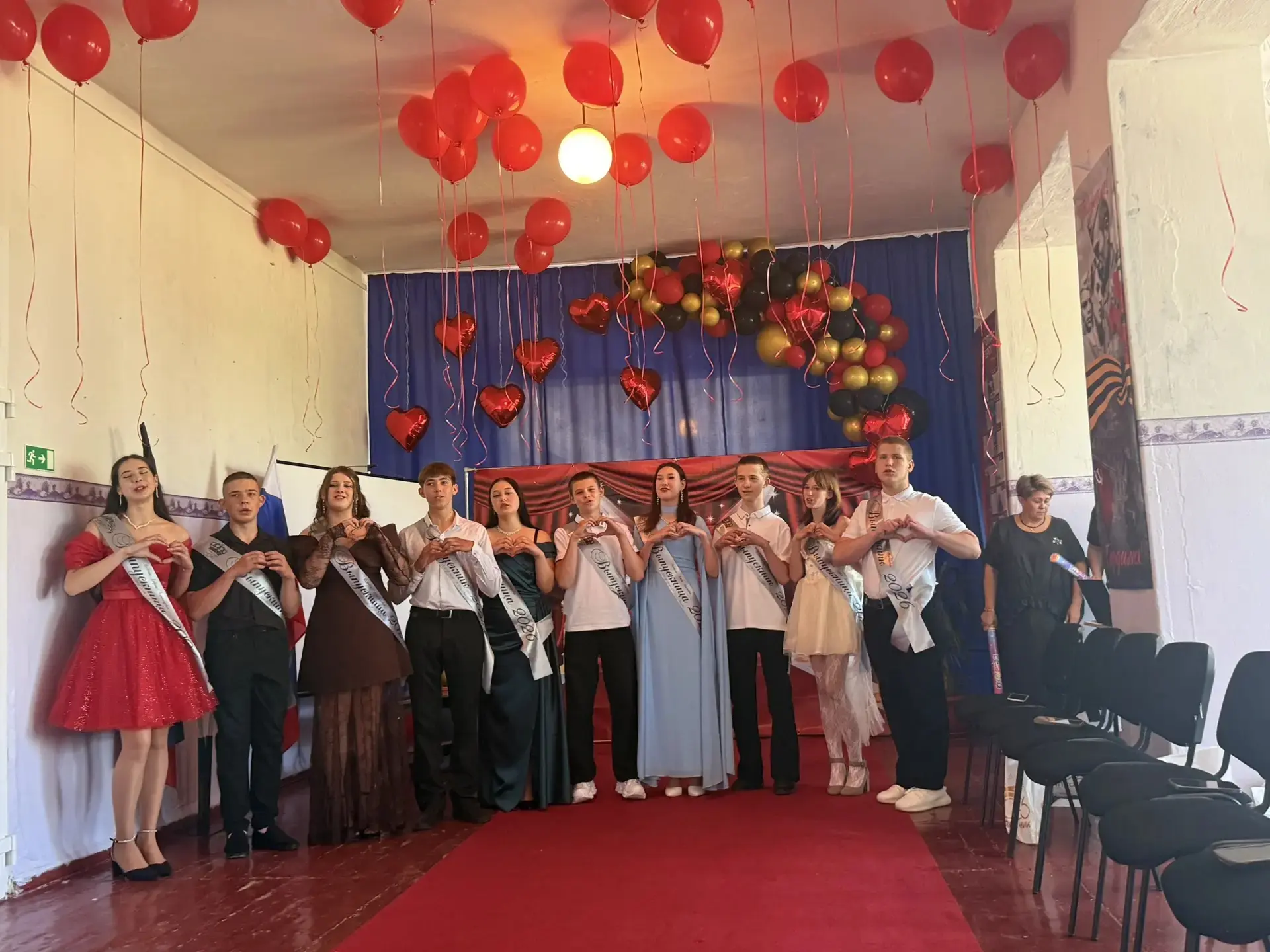 🎉 Прощание с девятым классом 

🎓 В нашей школе состоялась торжественная церемония вручения аттеста