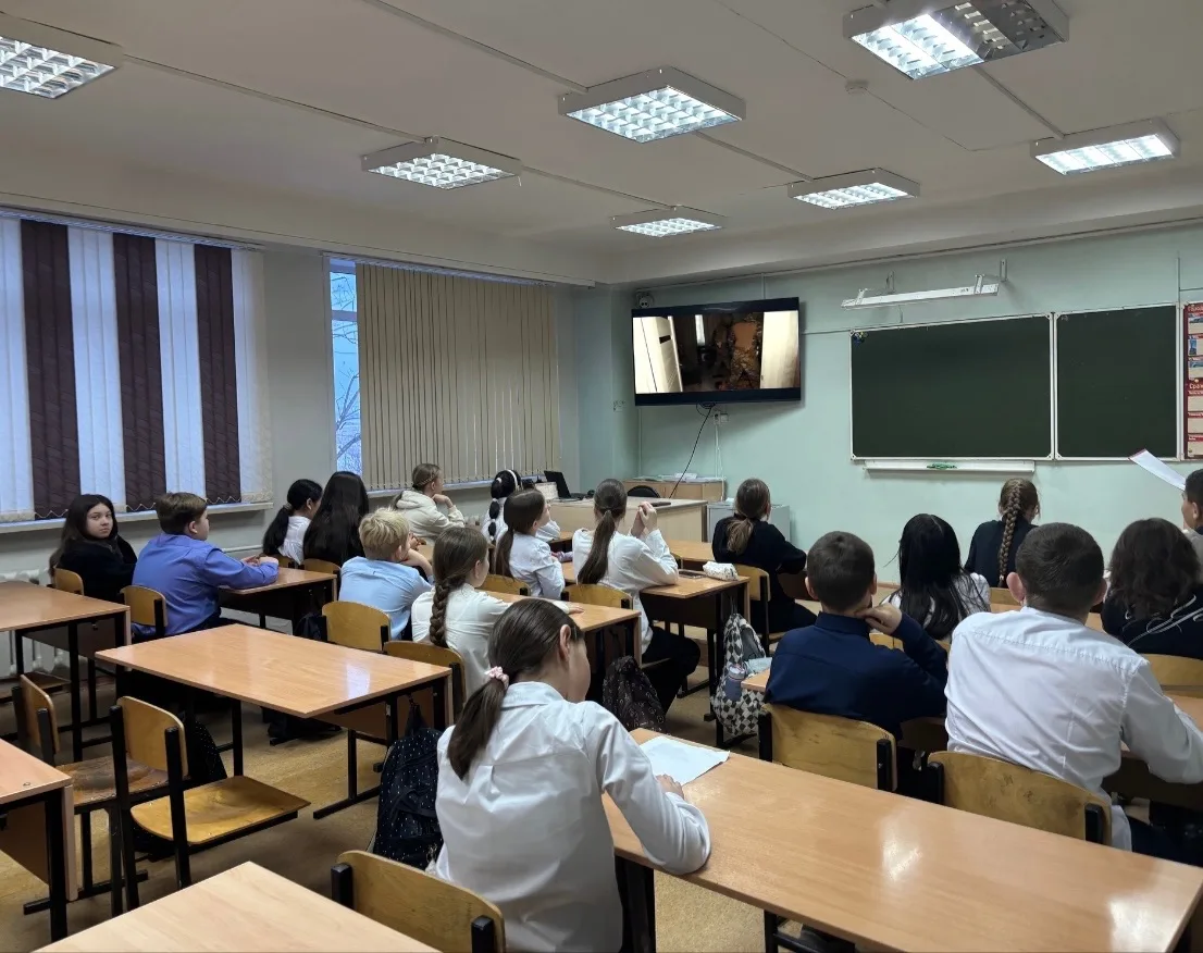 🎞️В нашей школе проходят показы фильма Андрея Медведева «Предательство». Это сильная к...