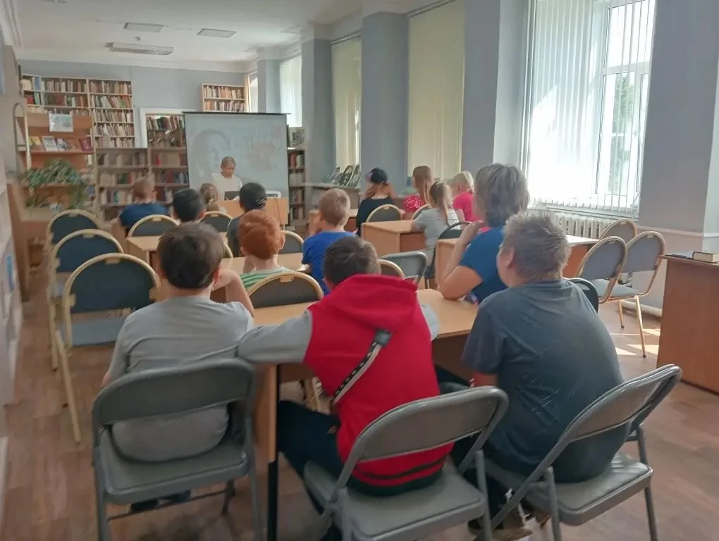 Сегодня ,ребята из нашего школьного лагеря, провели очень насыщенный день. Ходили на мастер - класс 